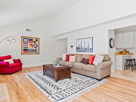 4th image of 5 Deerfield Lane