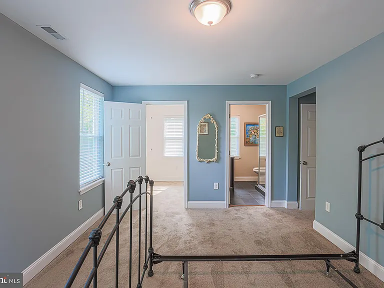 215 Clarendon Ave — Photo 41
