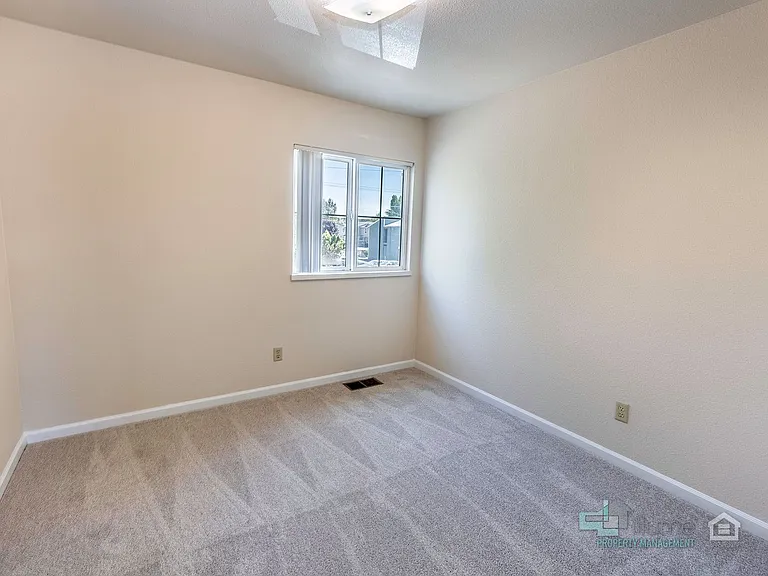 3489-3493 Hawthorne Ave NE — Photo 30