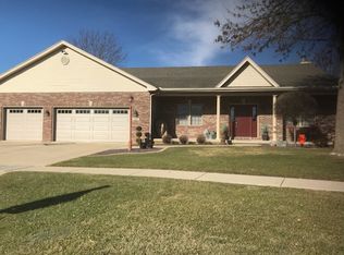 1807 Cypress Pointe Ct, Mahomet, IL 61853