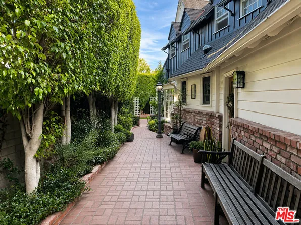 800 Cinthia St, Beverly Hills, CA 90210