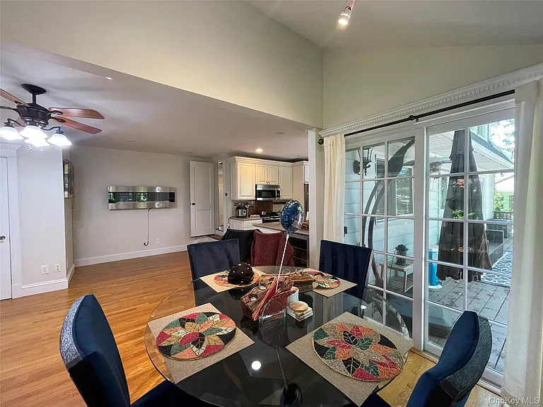 38 Gedney Park Dr — Photo 12