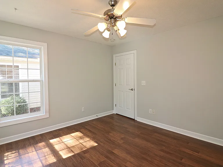 195 Russet Ct — Photo 40