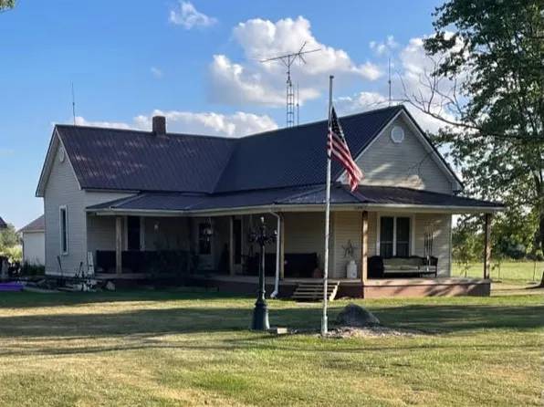 1101 Railroad St, Jewett, IL 62436