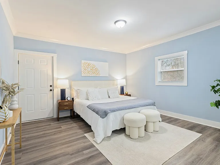 305 E Henry St — Photo 14