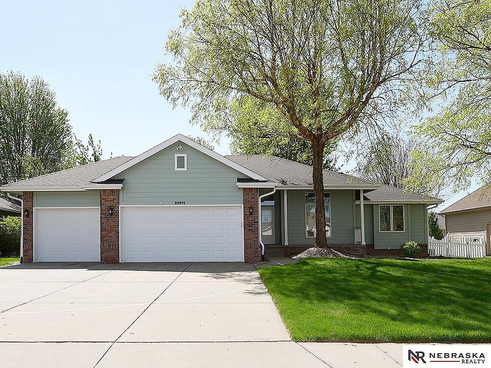 1st image of 20911 Hampton Cir