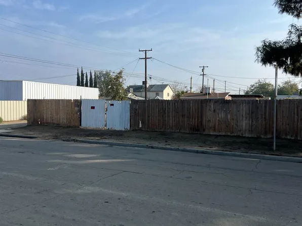 1712 S P St, Bakersfield, CA 93307