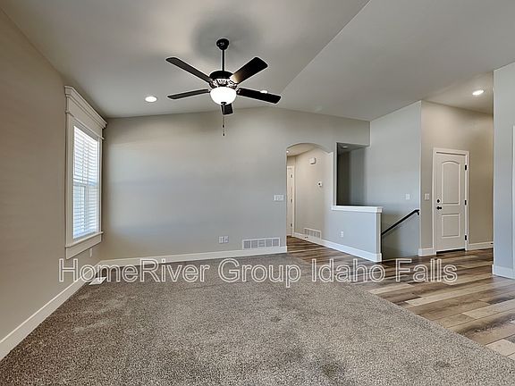 2nd image of 3315 E Kathaway Ln