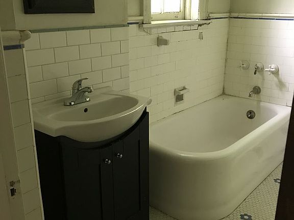 5th image of 203 Tate St APT A1