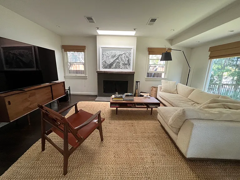 4161 Beethoven St — Photo 32