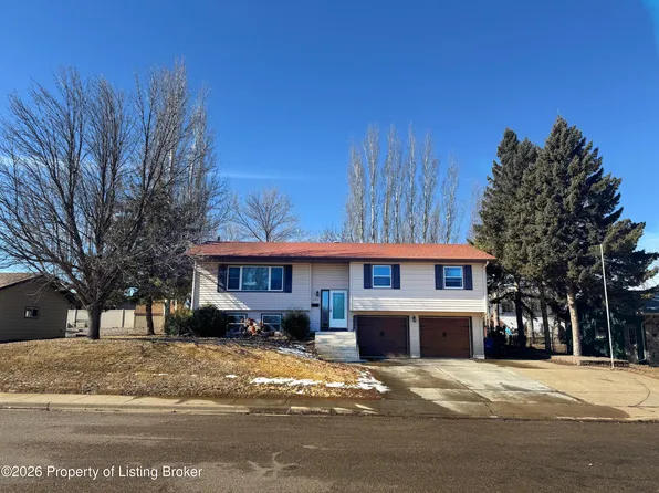 680 4th Ave SW, Dickinson, ND 58601