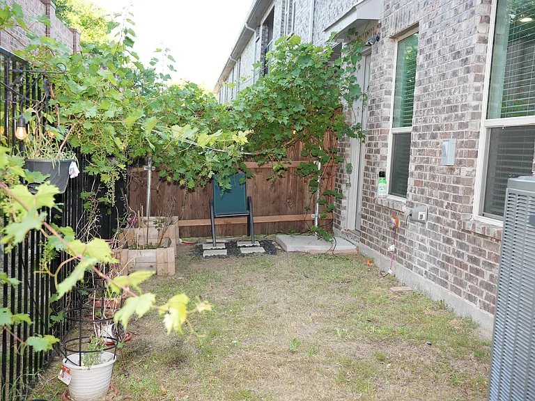 201 Tortugas Dr — Photo 28