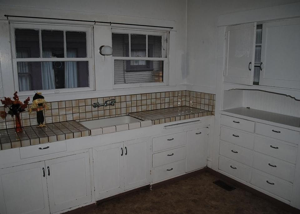 2nd image of 40 E Cleveland St
