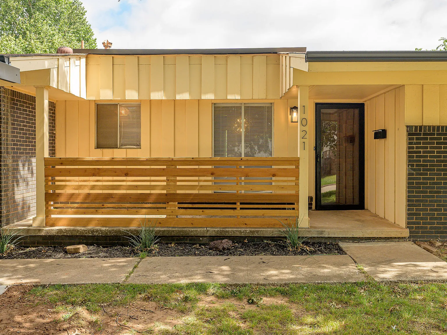 1021 West Woodcrest Drive - 1 — Photo 3