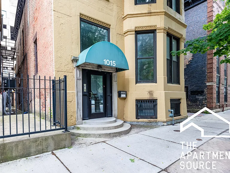 1015 N La Salle Dr #1F — Photo 6