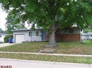 485 Falcon Dr, Florissant, MO 63031