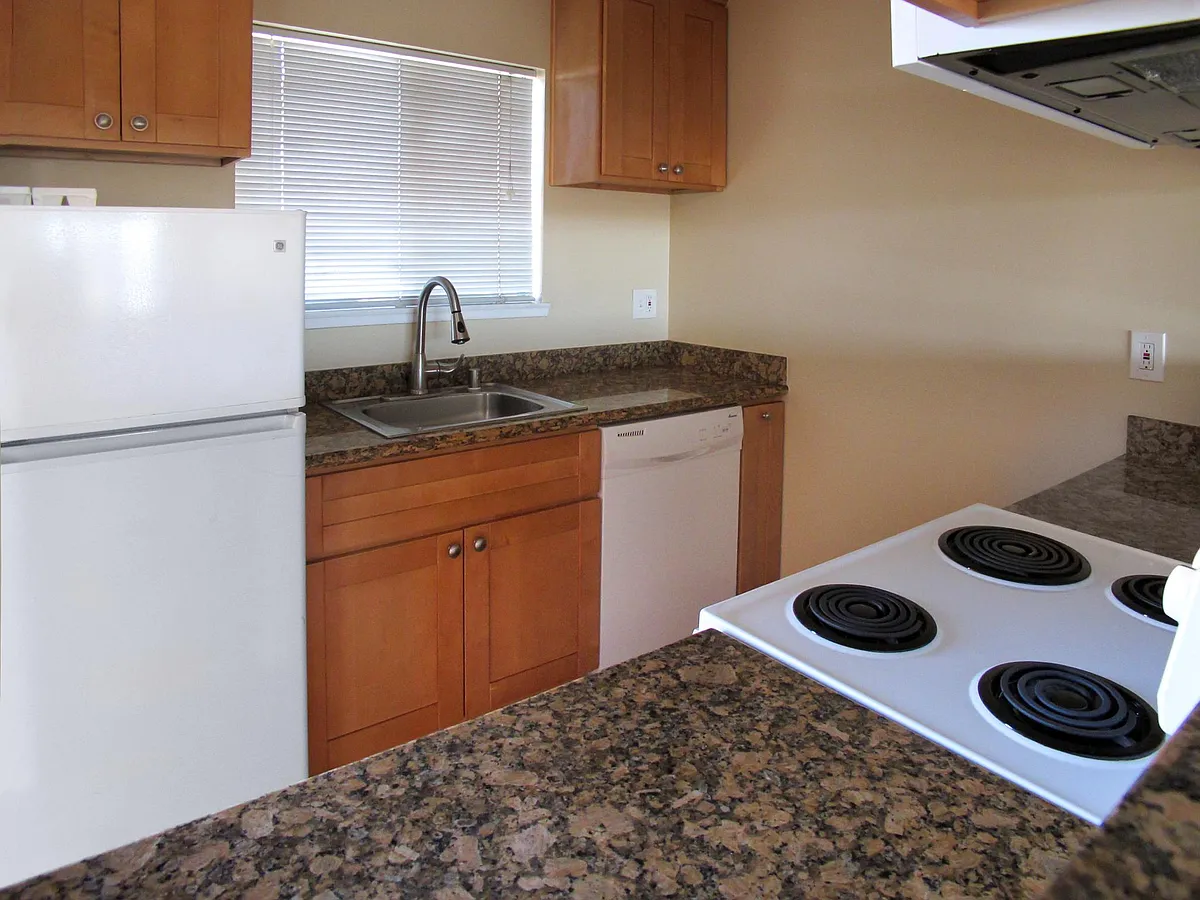 Building Photo - 1742 Spruce St #32