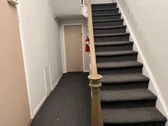 2nd image of 1520 Pine St APT 1R