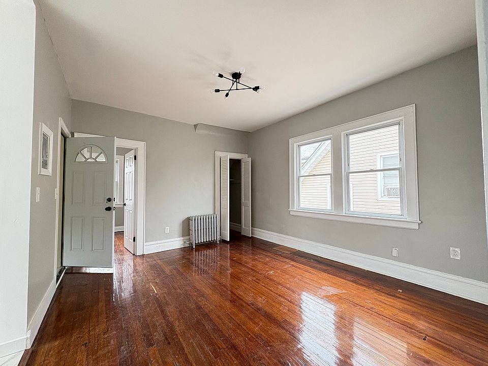 2nd image of 207 Columbia Ave Floor 3