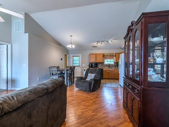5th image of 712 Cannonsburg Dr