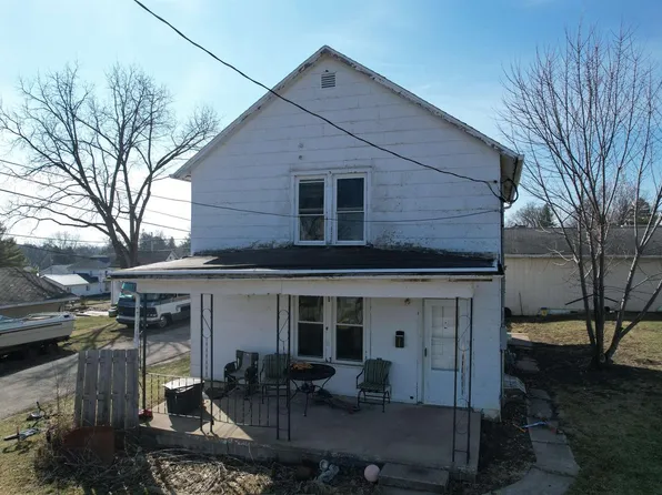 321 East Cherry Street, Lancaster, WI 53813