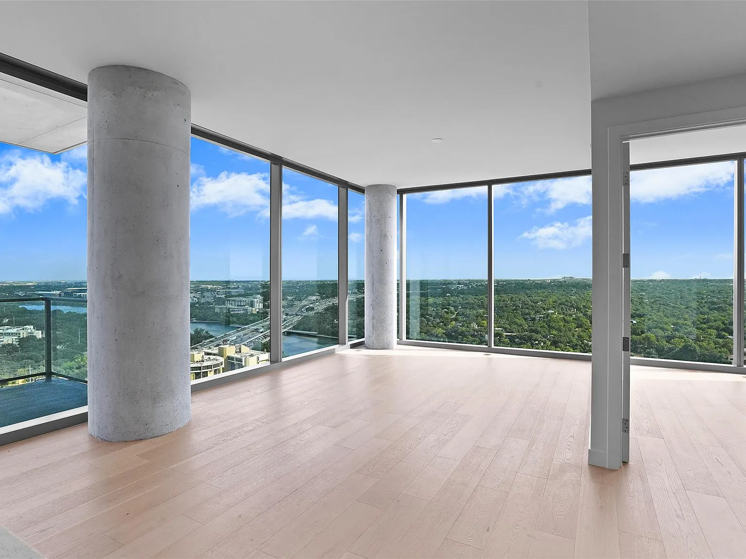 2 bed, 2.0 bath, 1260 sqft, $5,500 — Photo 2