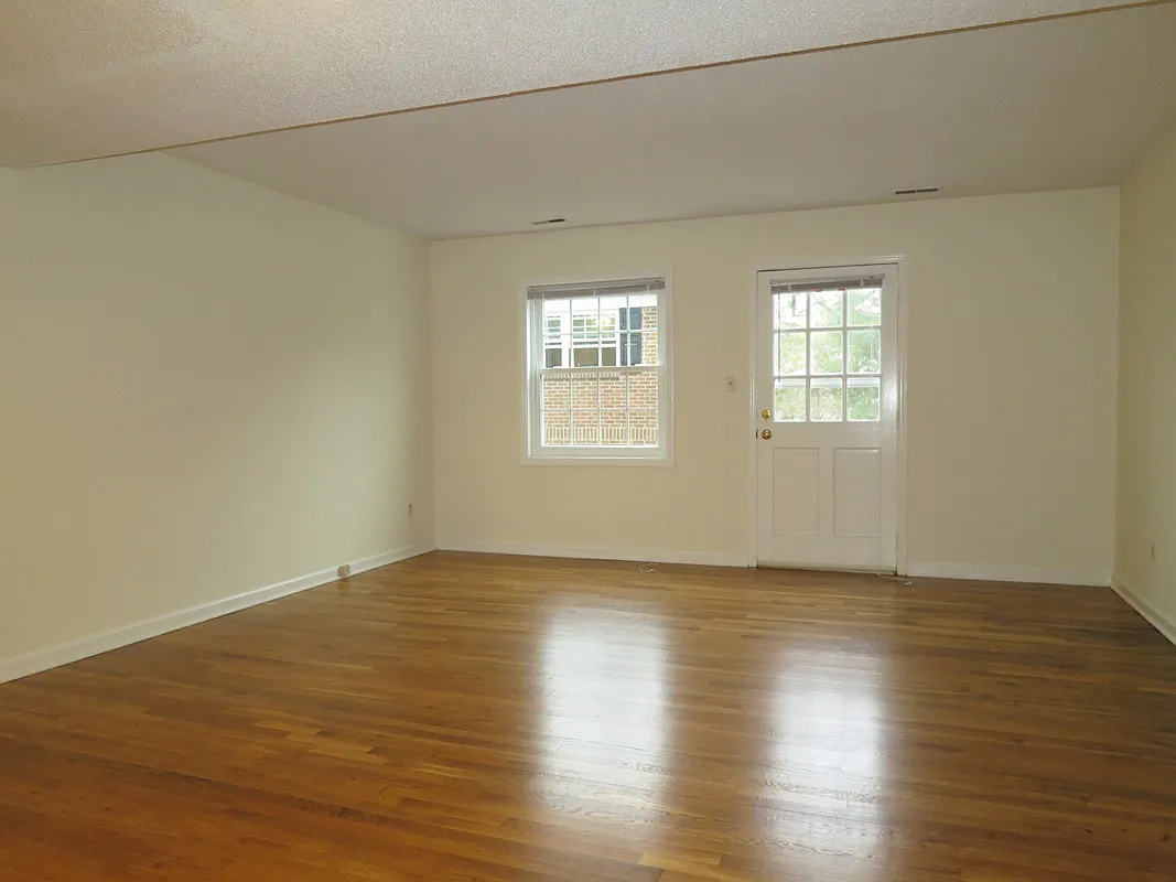 2 bed, 1.5 bath, 1050 sqft, $1,250 — Photo 2
