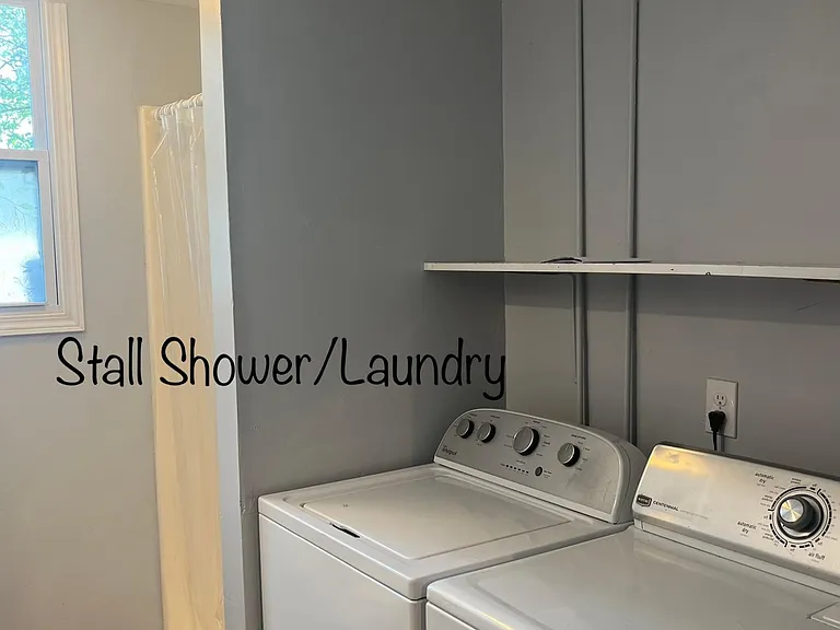 549 Maplewood Ln #B — Photo 10
