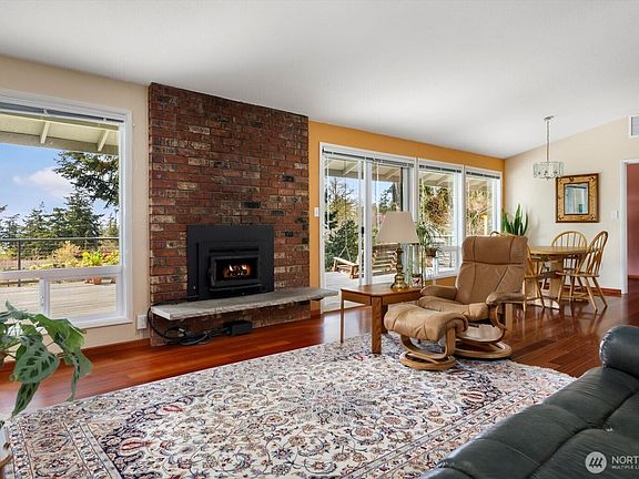 3rd image of 1258 Crescent Drive