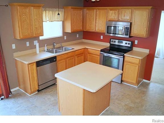 5th image of 324 Arnold Ave