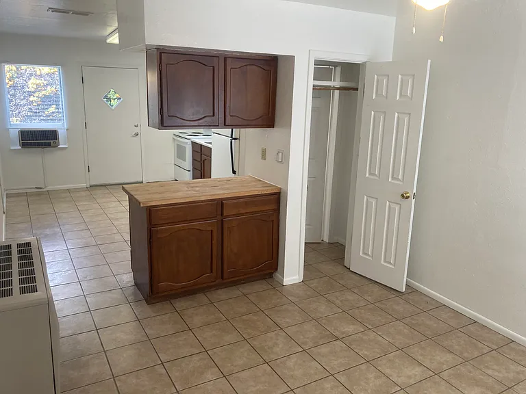 209 Princeton Dr SE #C — Photo 4