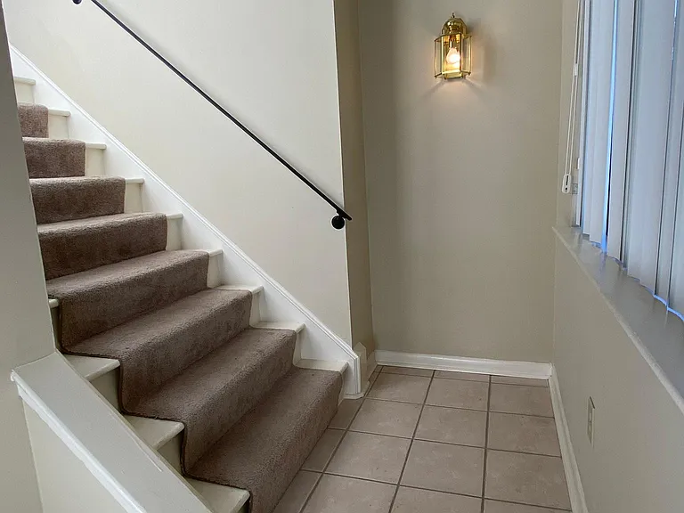 410 Abbotsleigh Ct — Photo 3