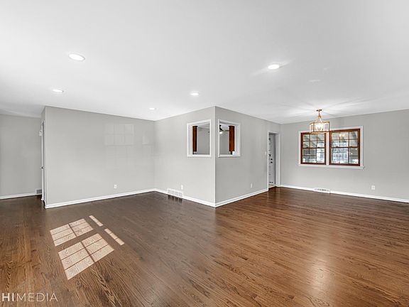5th image of 939 N Oakwood St