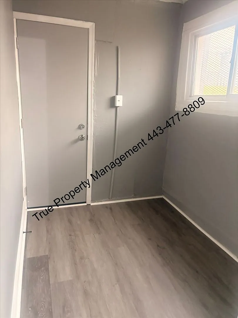 Spacious Baltimore Home with Large Backyard & Basement 501 Streeper St — Photo 4