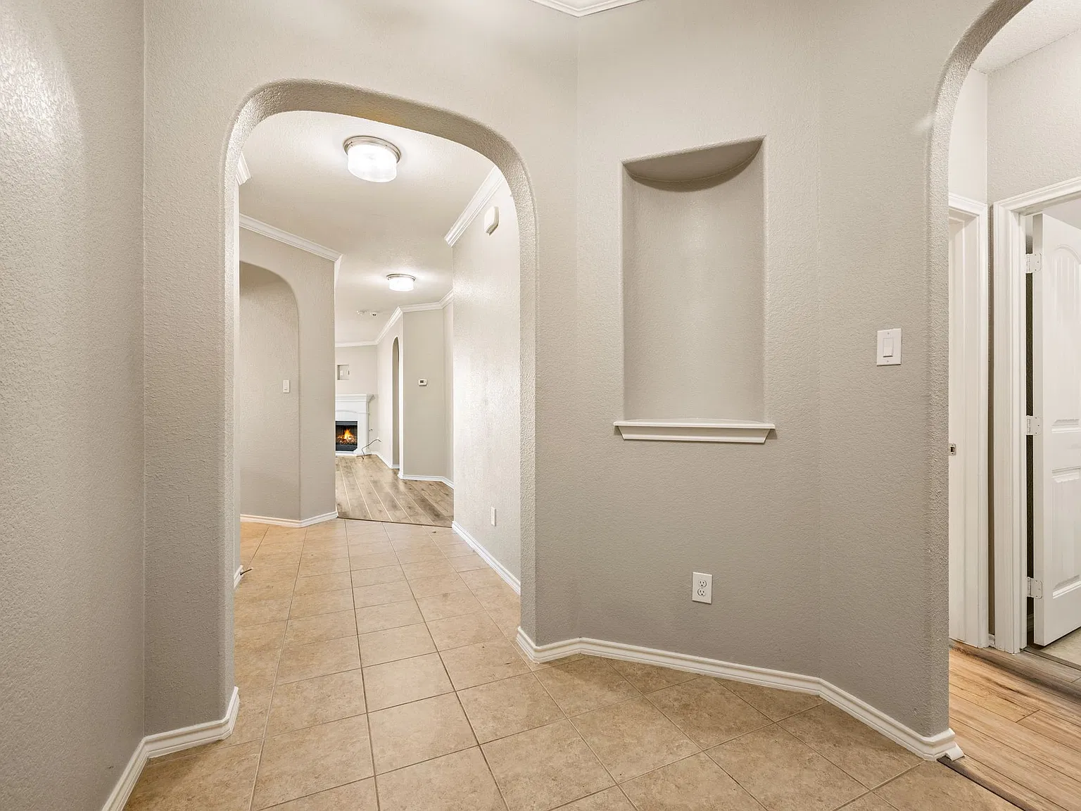 3 bed, 1737 sqft, $2,180 — Photo 2