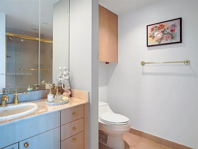 5025 Collins Ave #2107 — Photo 16