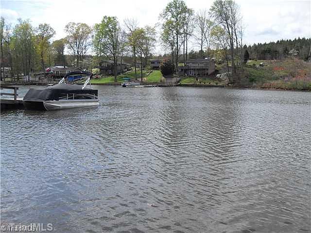 1st image of 204 Lakeshore Dr