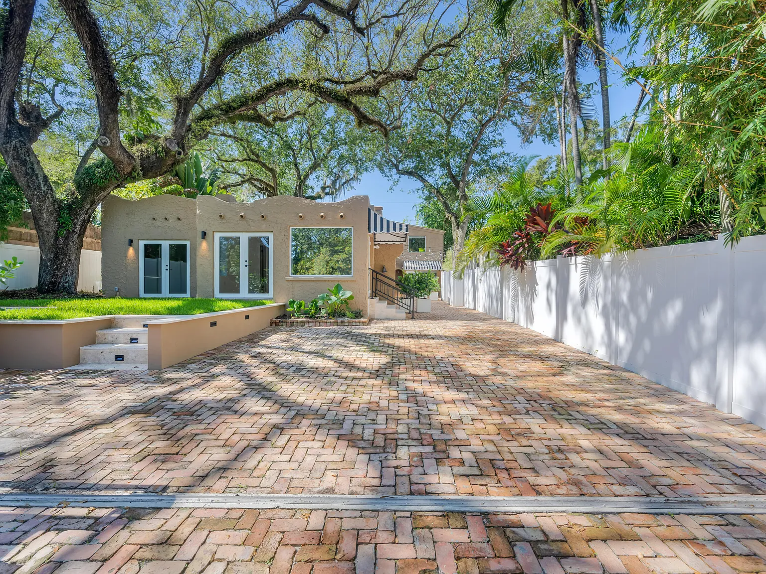 4 bed, 3.0 bath, 2186 sqft, $9,500 — Photo 3