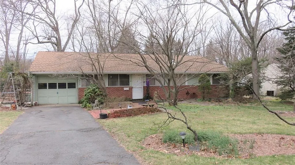 21 Cranston Rd photo 1