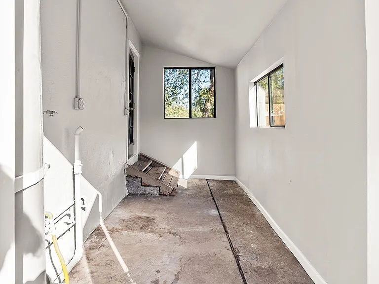 1206 Guill St — Photo 11