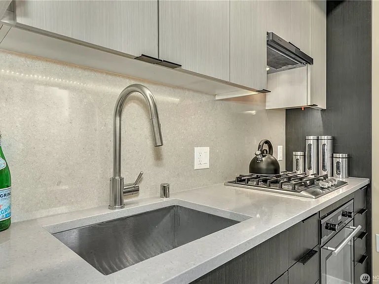590 1st Ave S #512 — Photo 15
