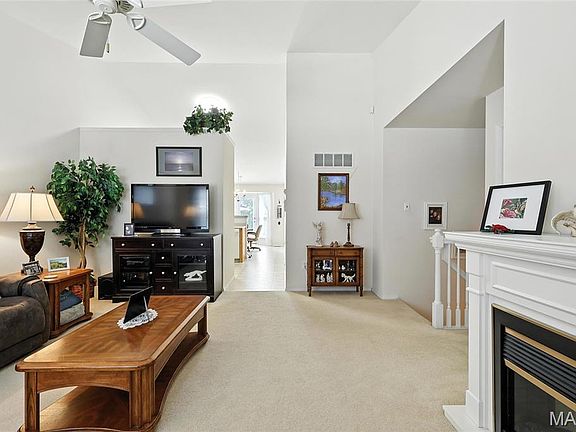 5th image of 3279 Country Hollow Dr