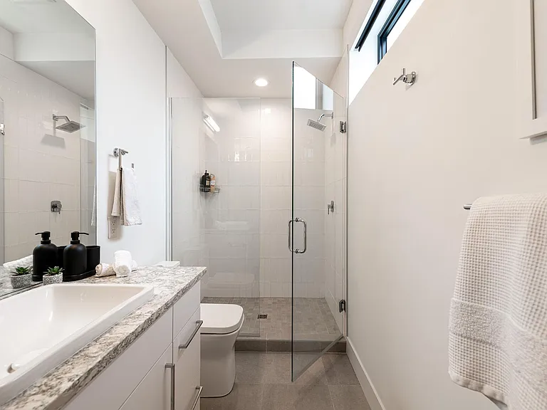 835 Bellaire St — Photo 37