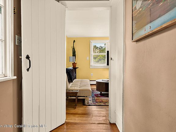 4th image of 628 Hurley Avenue