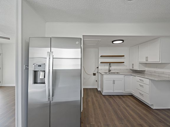 3rd image of 3214 Miller Ave