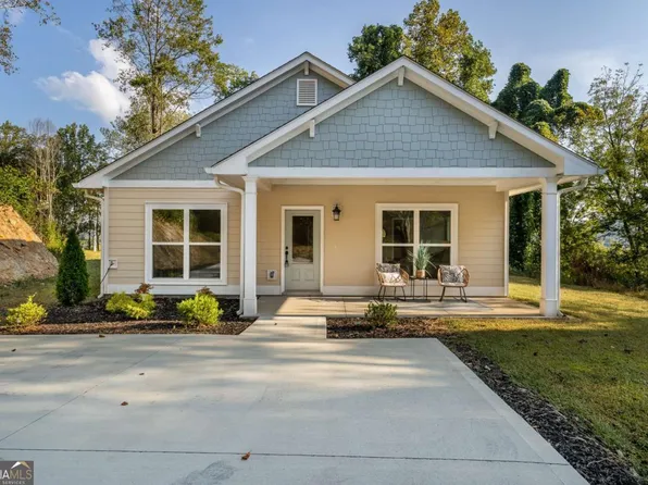 135 Hill St, Ellijay, GA 30540