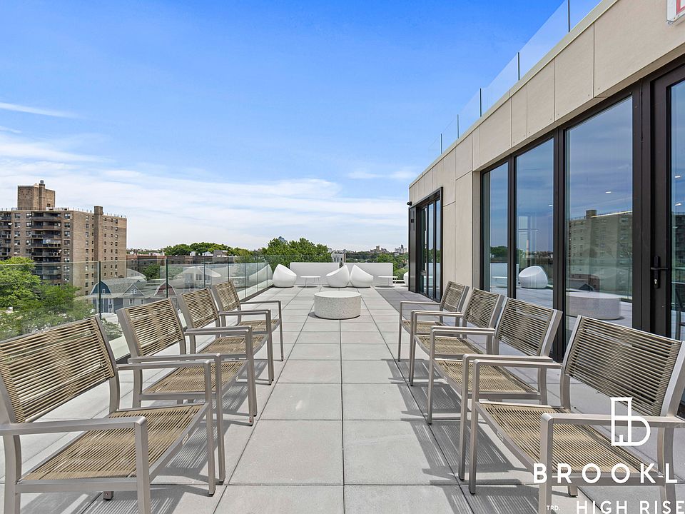 1st image of 50 E 10th St #559