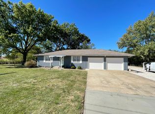 19890 S Vine St, Spring Hill, KS 66083