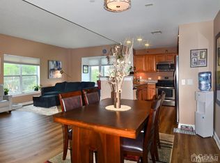 358 Rector St APT 502, Perth Amboy, NJ 08861