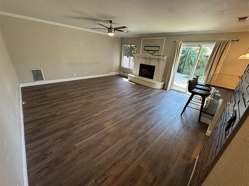 4 bed, 2.0 bath, 1545 sqft, $3,400 — Photo 3